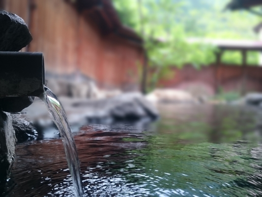 八幡平の名湯「松川温泉 峡雲荘」で癒される!緑がかった乳白色のお湯!のイメージ
