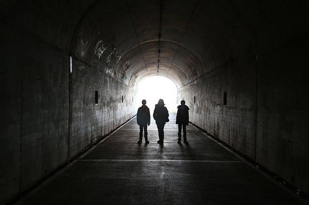 神奈川「山神トンネル」の恐怖の心霊現象とは?過去の事故や行き方を解説のイメージ