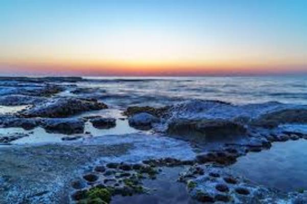 「石見畳ヶ浦」は古代ロマンと絶景の名所!落ちない石や心霊情報も紹介!のイメージ