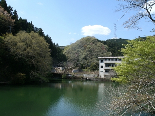 埼玉「鎌北湖」で恐怖の心霊ハイキング!廃墟の現在や怖い噂とは?のイメージ