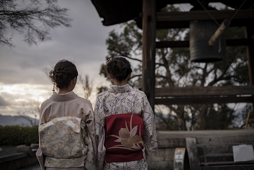 和服姿の女性