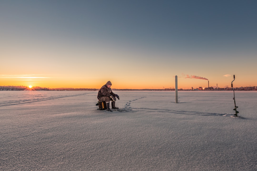 winter-fishing-on-the-ice