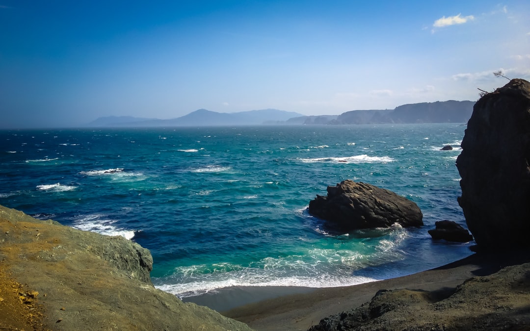 浄土ヶ浜から望む月山