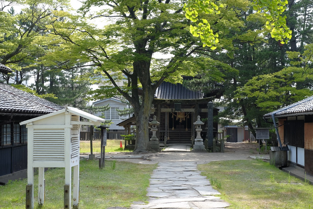 三居稲荷神社