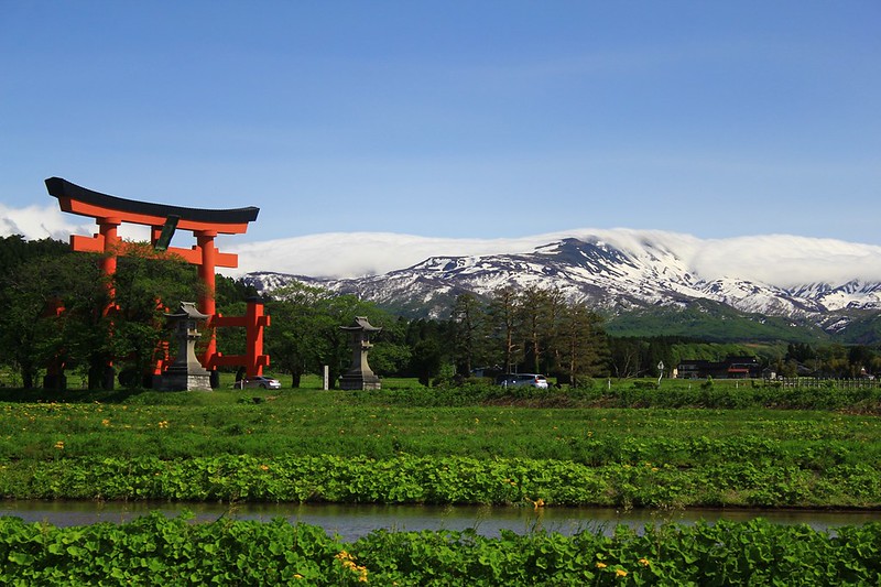 鳥居と月山