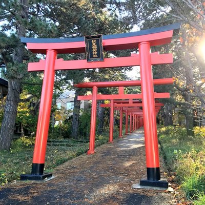 札幌伏見稲荷神社は美しい朱色の鳥居が並ぶ！御利益や御朱印は？アクセスも！のイメージ