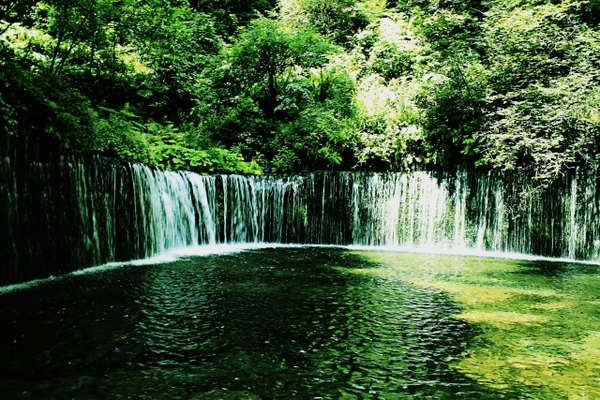 岩手・花巻温泉の奥にある「釜淵の滝」を訪れよう！紅葉の絶景は圧巻！のイメージ
