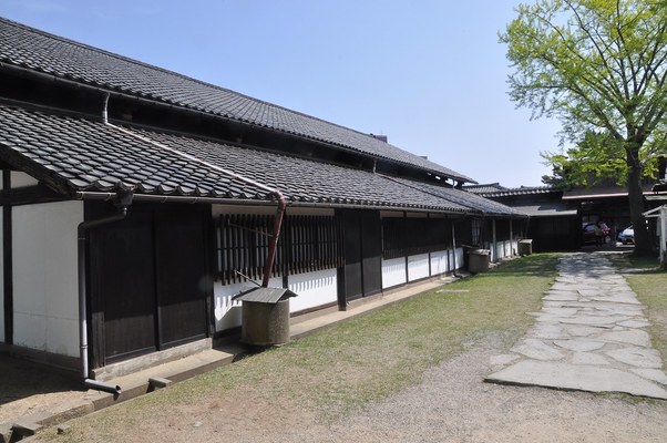  酒田「山居倉庫」の観光&お土産情報！美しいケヤキ並木と共に満喫！のイメージ