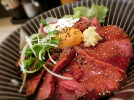 「レッドロック仙台店」で絶品ローストビーフ丼を！駐車場や値段は？のイメージ