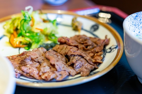 仙台「たんや善治郎」で絶品牛タンメニューを堪能！カレーやシチューが旨い！のイメージ