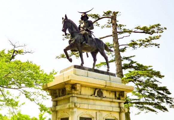 「青葉山公園」で伊達政宗像を拝もう！桜や紅葉も美しい！駐車場も解説！のイメージ