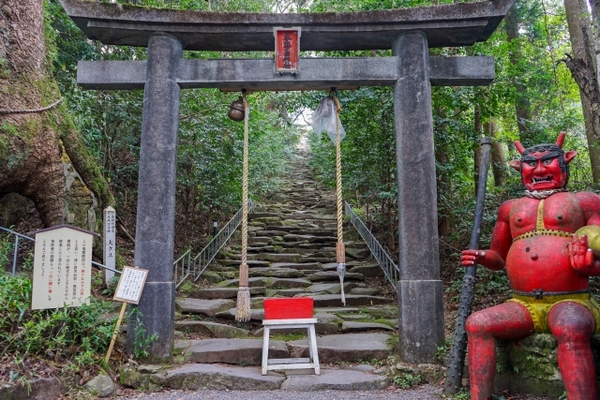 「東霧島神社」は鬼岩階段や神石で有名なパワスポ！御朱印やご利益は？のイメージ
