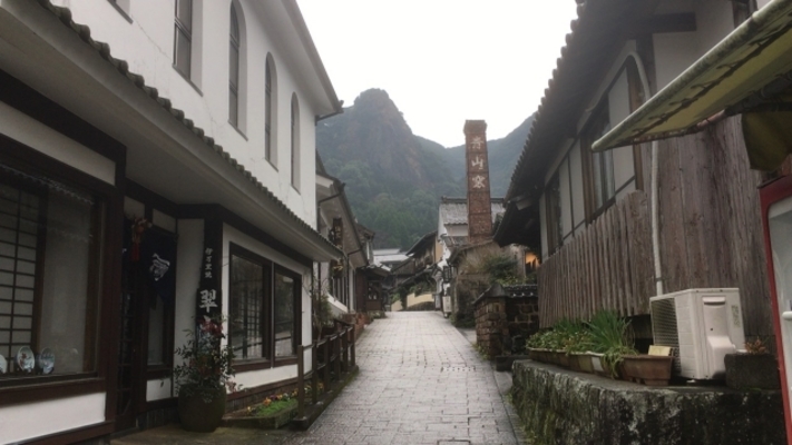 「伊万里焼」の歴史や特徴とは？人気の窯元や有田焼との違いも解説！のイメージ