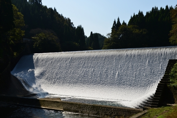 日本一美しいダム！大分「白水ダム」の水のカーテンやアクセスを解説！のイメージ