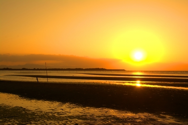 夕日が圧巻の美しさ！「真玉海岸」の干潮時間や潮干狩り&カフェを紹介！のイメージ