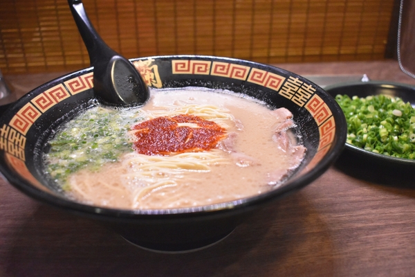 「一蘭天神西通り店」限定の重箱の釜だれとんこつラーメンを堪能！のイメージ