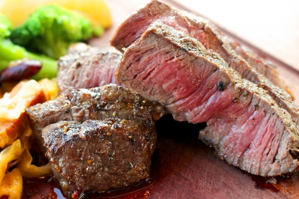 「直方がんだびっくり市」でお肉を激安入手！名物レンガステーキは必見！のイメージ