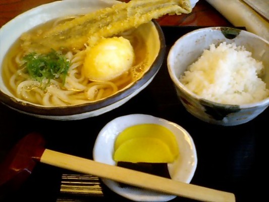 「ウエスト」は福岡で愛されるうどんチェーン！おすすめメニューを解説！のイメージ
