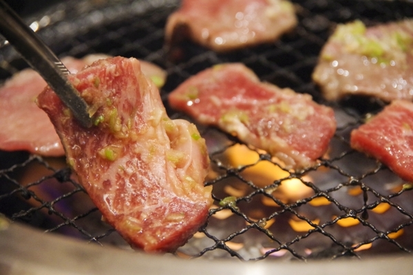 焼肉館「彩炉」で極上の空間とお肉を味わう！食べ放題やランチメニューは？のイメージ