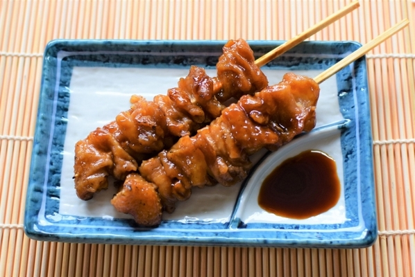 地元民も通い詰める名店「とりかわ 粋恭」へ！カリっと旨いとり皮は必食！のイメージ