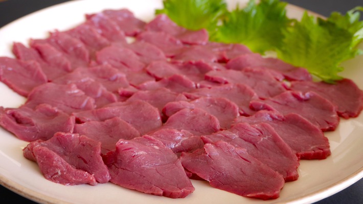 「古閑牧場」で熊本名物の馬刺しを激安購入！馬肉へのこだわりや通販情報！のイメージ