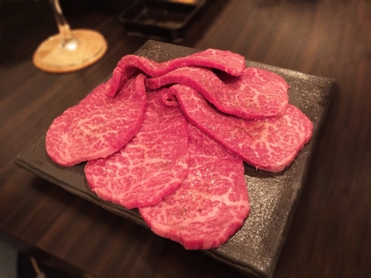 福岡・西中洲「力飯店」で上質な赤身肉を頂く！芸能人も訪れる名店！のイメージ