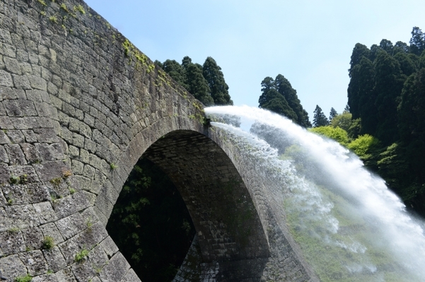 熊本「通潤橋」の現在は放水を再開？仕組みや作られた理由・歴史も解説！のイメージ