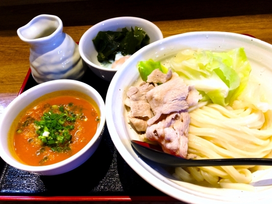 廣島つけ麺本舗「ばくだん屋」のメニュー情報！辛さとゴマが癖になる味！のイメージ