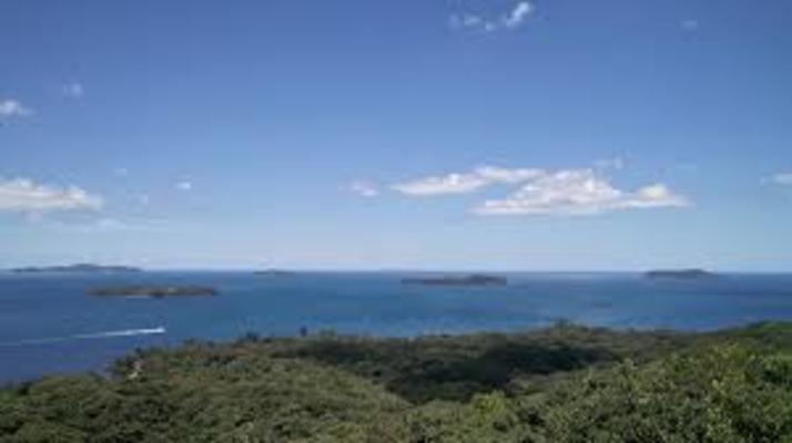 山口県萩市「笠山」は世界最小の火山！噴火口や椿群生林など見所満点！のイメージ