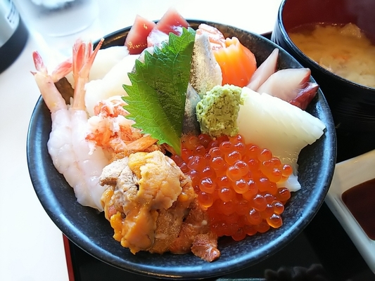 境港の市場には新鮮な絶品海鮮が溢れる！おすすめグルメや朝食を紹介！のイメージ
