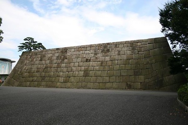 「三原城跡」の巨大な天守台の石垣を鑑賞！歴史公園の見所や御城印情報！のイメージ